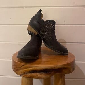 Black Shiny Ankle Booties